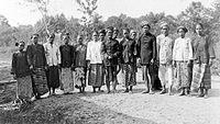 Suku Kutai dan Kerajaan Kutai di Kalimantan Timur.