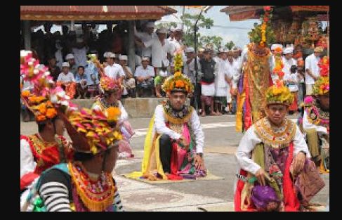 Tarian sakral Desa Cempaga, Kabupaten Buleleng.