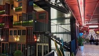 Hotel unik dan instagramable ini terletak di Jalan Boulevard Raya Gading Serpong Kav. O No 9-10, Gading Serpong, Kabupaten Tangerang, Banten.