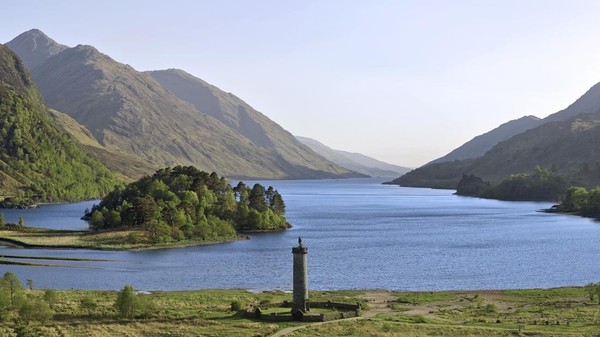 Potterhead tidak boleh melupakan keindahan Danau Loch Shiel yang menjadi tempat dari danau fiksi Black Lake. Loch Shiel muncul di film Harry Potter and The Goblet of Fire, sebagai tempat tantangan kedua Turnamen Triwizard. (Arterra/Getty Images) Potterhead tidak boleh melupakan keindahan Danau Loch Shiel yang menjadi tempat dari danau fiksi Black Lake. Loch Shiel muncul di film Harry Potter and The Goblet of Fire, sebagai tempat tantangan kedua Turnamen Triwizard. (Arterra/Getty Images)