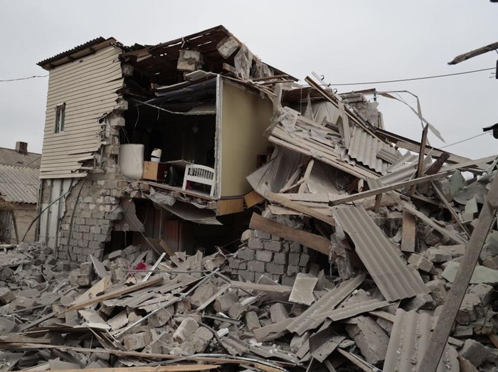 DONETSK, UKRAINE - NOVEMBER 05: A view of damage after shelling as Russia-Ukraine war on November 05, 2022 in Donetsk, Ukraine. (Photo by Leon Klein/Anadolu Agency via Getty Images)