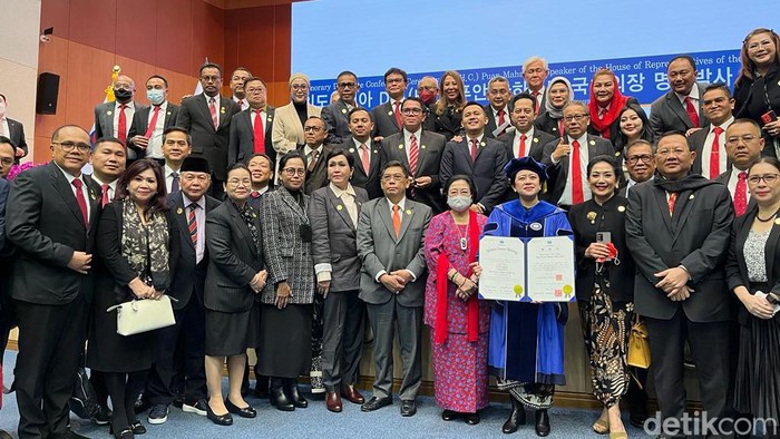 Anggota F-PDIP DPR hadiri penganugerahan gelar Dr Hc Puan Maharani di Busan