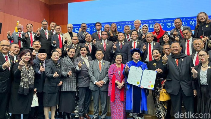 Anggota F-PDIP DPR hadiri wisuda Dr Hc Puan Maharani di Busan