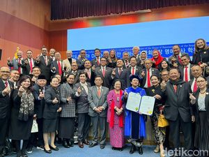 42 Anggota F-PDIP DPR Pakai Duit Pribadi ke Wisuda Dr Hc Puan di Korsel