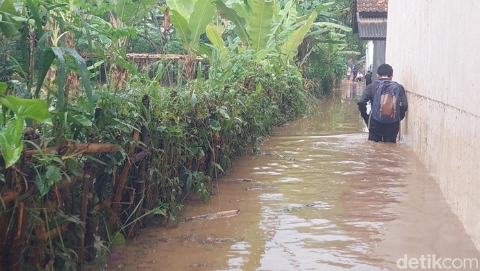 Banjir di kawasan Ngamprah, Kabupaten Bandung Barat.