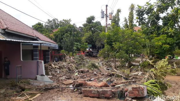 Lokasi terdampak banjir di Perumahan Wahyu Utomo, Tambak Aji, Kecamatan Ngaliyan, Semarang, Senin (7/11/2022).