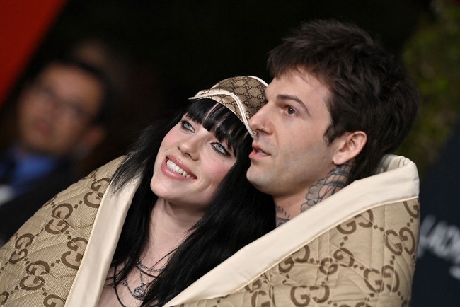 Kini Billie Eilish dan Jesse Rutherford seolah mengonfirmasi kabar bahwa mereka pacaran dengan tampil mesra di karpet merah pertamakalinya bersama. Keduanya menghadiri 1th Annual LACMA Art + Film Gala di Los Angeles County Museum of Art, Amerika Serikat, Sabtu (5/11/2022). Foto: FilmMagic/Steve Granitz via Getty Images
