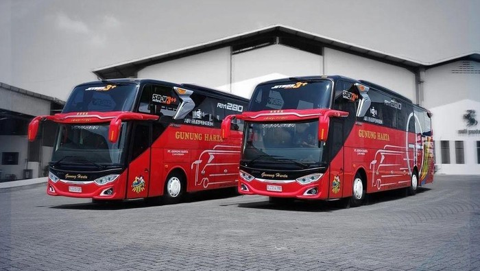 Bus baru PO Gunung Harta pakai bodi Adiputro dan sasis Hino