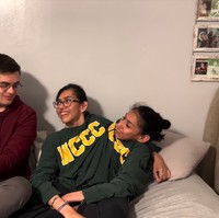 Meski punya kondisi fisik yang tidak biasa, hal itu tidak menghalangi Carmen untuk mencari pasangan. Ia pun sudah berpacaran dengan seorang pria selama 18 bulan. Dilansir NY Post, Carmen berkencan dengan seorang pria yang ditemuinya di aplikasi kencan Hinge.Foto: YouTube