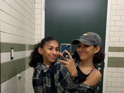 Carmen dan Lupita Andrade