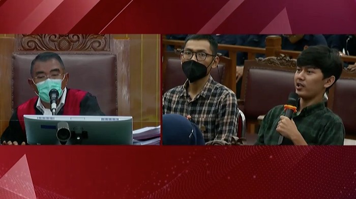 Cerita Ambulans Diminta Matikan Sirine Saat Jemput-Antar Jenazah Yosua Cerita Ambulans Diminta Matikan Sirine Saat Jemput-Antar Jenazah Yosua