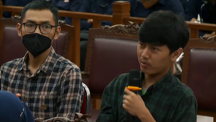 Cerita Sopir Ambulans Disuruh Tunggu Sampai Subuh Usai Antar Jasad Yosua Cerita Sopir Ambulans Disuruh Tunggu Sampai Subuh Usai Antar Jasad Yosua