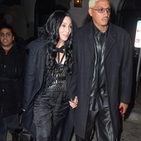 Dikabarkan Daily Mail, Alexander Edwards merupakan salah satu orang penting di industri musik. Ia menjabat sebagai wakil presiden divisi Artists and Repertoire di label rekaman Def Jam yang menaungi artis-artis seperti Rihanna dan Justin Bieber. Namun, kehidupan pribadinya yang justru mendapat sorotan lebih. Salah satu mantannya, Amber Rose (dulu juga pernah berpacaran dengan Kanye West), menuduh Alexander berselingkuh dengan 12 wanita. Bersama Amber, Alexander memiliki seorang putra. (Foto: GC Images/joce zerojack/Bauer-Griffin)