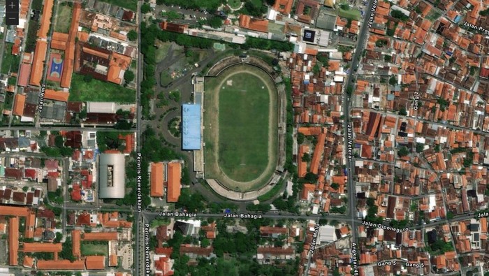 Citra satelit kawasan Stadion Hoegeng Pekalongan pada 12 Oktober 2022, dari situs Living Atlas yang diakses pada Senin (7/11/2022).
