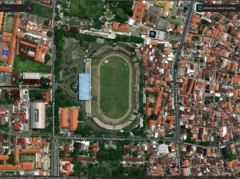 Citra satelit kawasan Stadion Hoegeng Pekalongan pada 12 Oktober 2022, dari situs Living Atlas yang diakses pada Senin (7/11/2022).
