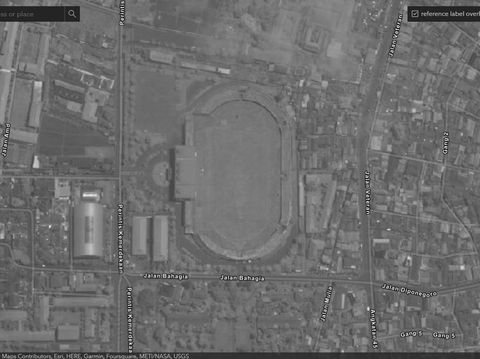 Citra satelit kawasan Stadion Hoegeng Pekalongan pada 20 Februari 2014, dari situs Living Atlas yang diakses pada Senin (7/11/2022).