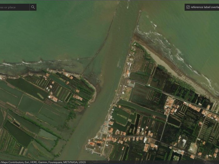 Citra satelit pesisir Kecamatan Wonokerto, Pekalongan, pada tanggal 12 Oktober 2022.