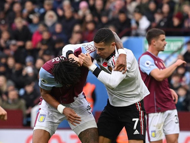 Cristiano Ronaldo Vs Tyrone Mings: Pamer Kuncian ala UFC nih?