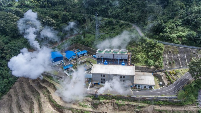 PT PLN (Persero) terus menjalankan sejumlah langkah strategis pembiayaan proyek ramah lingkungan. Hal ini dilakukan untuk mengakselerasi transisi energi guna mencapai target net zero emission pada 2060 (NZE 2060).