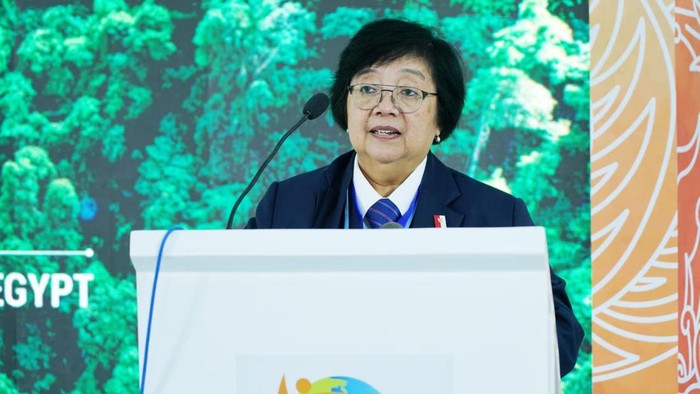 Di Paviliun Indonesia, Menteri KLHK Bahas Upaya RI untuk Tingkatkan NDC Menteri Lingkungan Hidup dan Kehutanan (LHK) Siti Nurbaya menghadiri acara Paviliun Indonesia, yang digelar bersamaan dengan COP 27 UNFCCC, di Sharm El Sheikh, Mesir, Minggu (6/11). Dalam sesi Talk Show 'NDC Yang Lebih Ambisius', Siti menyampaikan sederet upaya Indonesia dalam meningkatkan Enhanced Nationally Determined Contribution (NDC) di tengah upaya pemulihan pasca COVID-19 dan situasi ekonomi global yang dinamis.