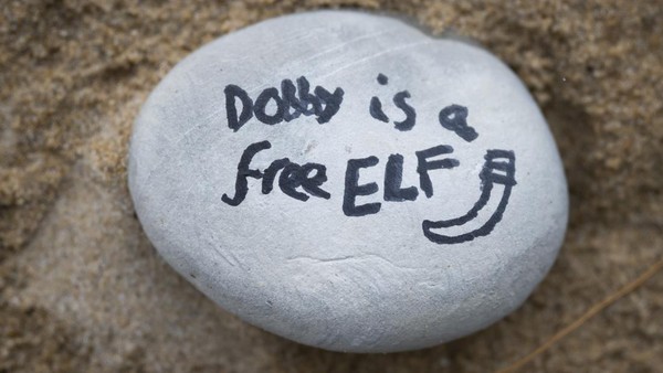 Dikutip dari BBC, pihak pengelola Pantai Freshwater West, National Trust Wales, menyampaikan tentang kekhawatiran mereka terkait jumlah pengunjung yang datang ke tempat pemakaman Dobby tersebut akan semakin membludak dan menyebabkan polusi. Â Dikutip dari BBC, pihak pengelola Pantai Freshwater West, National Trust Wales, menyampaikan tentang kekhawatiran mereka terkait jumlah pengunjung yang datang ke tempat pemakaman Dobby tersebut akan semakin membludak dan menyebabkan polusi. Â