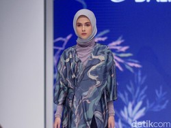 10 Koleksi Modest Wear dari Kami. Hadirkan Busana Warna Bumi di JFW 2023