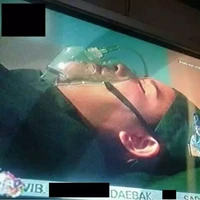 Bisa-bisanya masang oksigennya kebalik. Sungguh adegan yang amat sangat membingungkan. Ada yang pernah mengalami seperti ini juga di dunia nyata? Foto: Twitter/@bagussyariffud