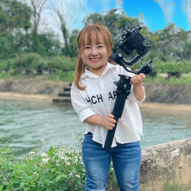 Ut Mini pun dikabarkan baru saja dilamar. Kekasihnya itu kini jadi kontroversi karena dipertanyakan gendernya.  Foto: Facebook