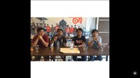 Konferensi pers menjadi waktu yang menyenangkan untuk mengobrol antara Sheila On 7 dengan rekan media. Dilengkapi berbagai minuman segar, Sheila On 7 dengan santai menjawab pertanyaan sambil sedikit menyelipkan guyonan. Foto: Instagram/sheilaon7