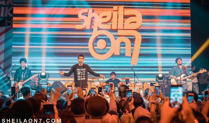 Galeri Sheila On 7 Gelar Konser Tunggal, Ini 10 Momen Sheila On 7 Kompak Makan Bareng