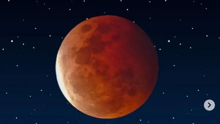 Gerhana Bulan Total terjadi saat posisi Bulan-Matahari-Bumi sejajar. Itu membuat bulan masuk ke umbra bumi. Sehingga saat puncak gerhana terjadi, bulan akan terlihat berwarna merah.