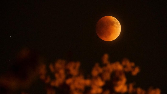 Gerhana bulan total jam berapa? Gerhana bulan total akan terjadi pada Selasa, 8 November 2022. Peristiwa langka ini dapat dilihat dari Indonesia.