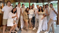Gisel dan teman-temannya sudah mempersiapkan pesta kejutan untuk Rino Soedarjo. Foto: dok. Instagram Story Rino Soedarjo