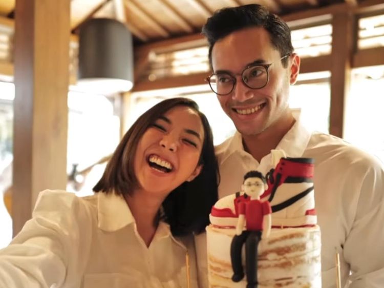 Love Birds! 6 Momen Kemesraan Gisel di Hari Ultah Rino Soedarjo