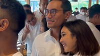 Gisel tampak tersenyum memeluk Rino Soedarjo yang tengah berulang tahun ke-40. Foto: dok. Instagram Story Naysila Mirdad.
