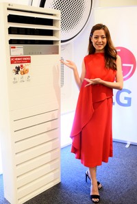 Berada pada iklim tropis membuat keberadaan perangkat penyejuk ruangan (Air conditioning-AC) seolah menjadi sebuah kebutuhan yang tak terpisahkan dari kehidupan masyarakat Indonesia, utamanya pada keluarga modern di berbagai kota. AC single split dengan ciri unit indoor yang menempel di dinding terhubung dengan satu unit outdoor menjadi pilihan paling populer untuk perkara penyejukan ruangan ini.