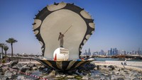 Gelaran Piala Dunia 2022 di Qatar hanya tinggal menghitung hari. Namun, gegap gempitanya tak senyaring edisi-edisi terdahulu. Malah kontroversinya yang kian terdengar akibat kondisi tenaga kerja selama pembangunan stadion Qatar terus menjadi sorotan organisasi hak asasi manusia internasional. (AP Photo/Nariman El-Mofty)