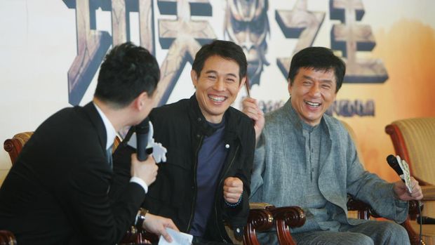 BEIJING - APRIL 15: (R-L) Actor Jackie Chan hits Jet Li with a fan during the news conference for 'The Forbidden Kingdom' on April 15, 2008 in Beijing, China. (Photo by Feng Li/Getty Images)