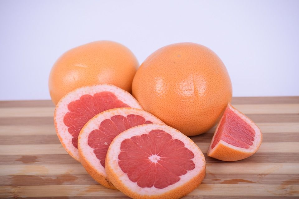 Illustration of grapefruit.