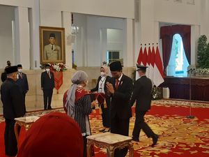 Jokowi Anugerahkan Lima Tokoh Ini Gelar Pahlawan Nasional