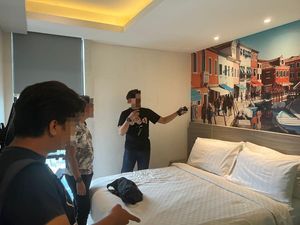 Sandiaga Sebut Video Kebaya Merah Coreng Nama Baik Wisata Surabaya