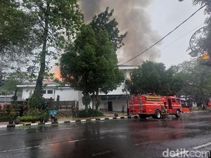 Gedung di Balai Kota Bandung Terbakar!