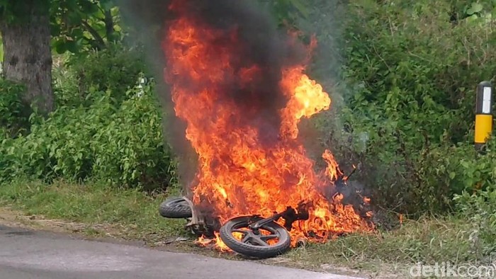 Kebakaran motor Lamongan
