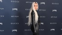 Kim Kardashian tampil glamor saat menghadiri LACMA Art + Film Gala, Senin (7/11/2022).  Foto: FilmMagic/Axelle/Bauer-Griffin