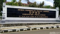 Papan nama kantor DPRD Kabupaten Pekalongan. Foto: Robby Bernardi/detikJateng