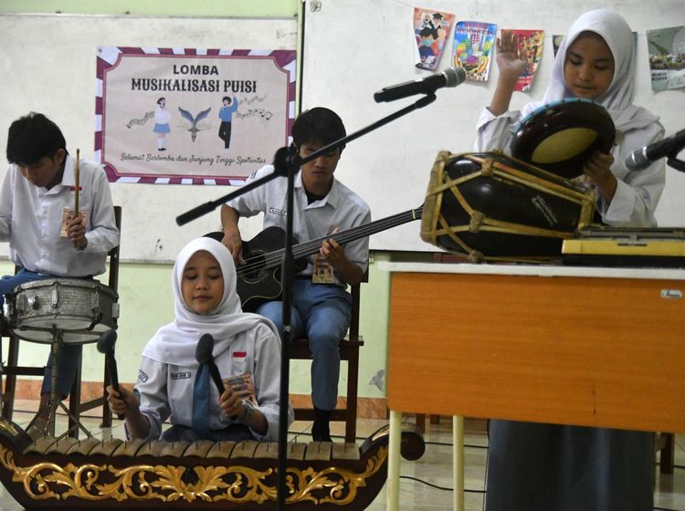 Lomba Bahasa dan Sastra untuk Siswa SMP-SMA