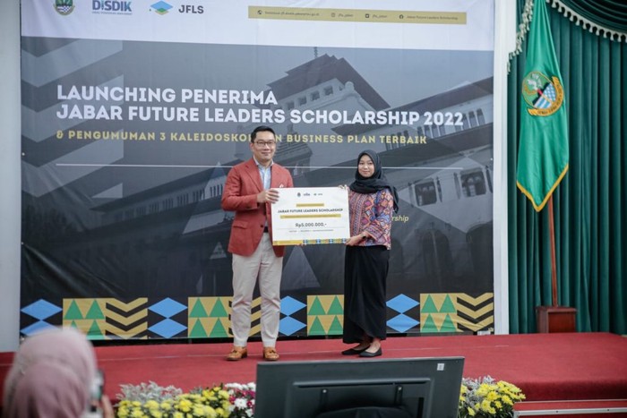 Mahasiswa Universitas Pasudan Raih Penghargaan Inovasi Cup Kopi Ramah Lingkungan.