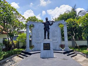 Makam WR Supratman, Bung Tomo, dr Soetomo Dipercantik Sambut Hari Pahlawan