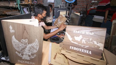 Melihat Kerajinan Kayu yang Resmi Jadi Suvenir KTT G20