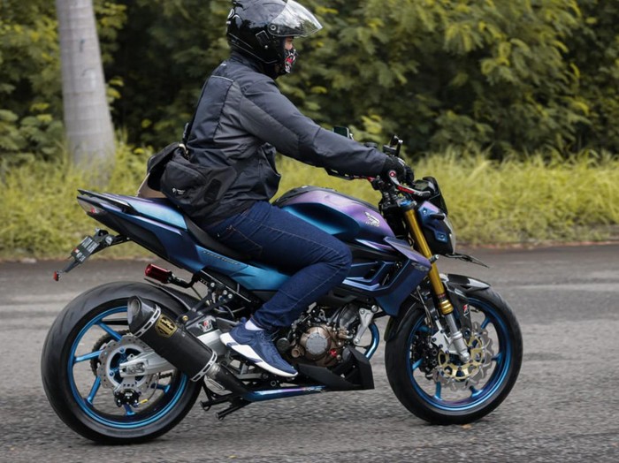 Modifikasi motor dengan ban dan vel lebar